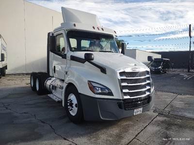 Freightliner Cascadia 126 Day Cab Truck - 435HP, 12 Speed Automatic