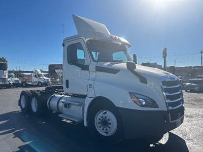 Freightliner Cascadia 126 Day Cab Truck - 435HP, 12 Speed Automatic