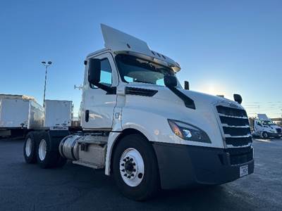 Freightliner Cascadia 126 Day Cab Truck - 435HP, 12 Speed Automatic