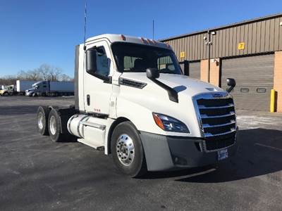 Freightliner Cascadia 126 Day Cab Truck - 435HP, 12 Speed Automatic