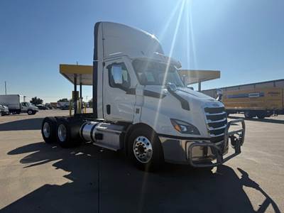 Freightliner Cascadia 126 Day Cab Truck - Cummins 450HP, 13 Speed Automatic