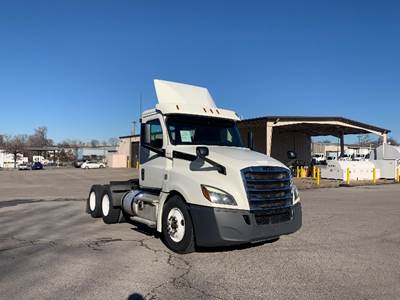 Freightliner Cascadia 126 Day Cab Truck - 435HP, 12 Speed Automatic