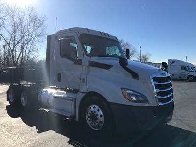Freightliner Cascadia 126 Day Cab Truck - 435HP, 12 Speed Automatic