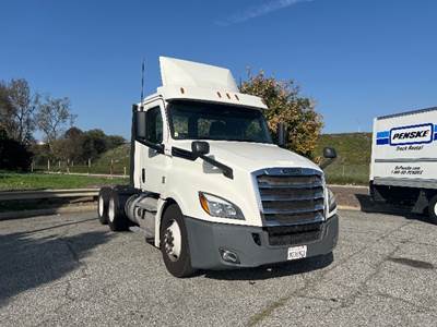 Freightliner Cascadia 126 Day Cab Truck - 435HP, 12 Speed Automatic