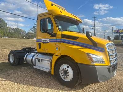 Freightliner Cascadia 126 Single Axle Day Cab Truck - 410HP, 12 Speed Automatic