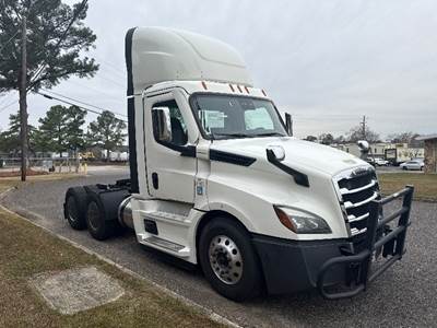 Freightliner Cascadia 126 Day Cab Truck - 410HP, 12 Speed Automatic