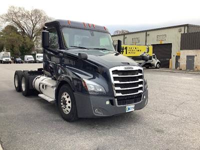 Freightliner Cascadia 126 Day Cab Truck - 455HP, 12 Speed Automatic