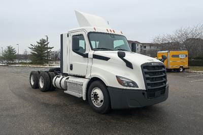 Freightliner Cascadia 126 Day Cab Truck - 435HP, 12 Speed Automatic