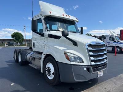 Freightliner Cascadia 126 Day Cab Truck - 435HP, 12 Speed Automatic