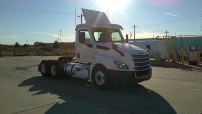 Freightliner Cascadia 126 Day Cab Truck - 435HP, 12 Speed Automatic