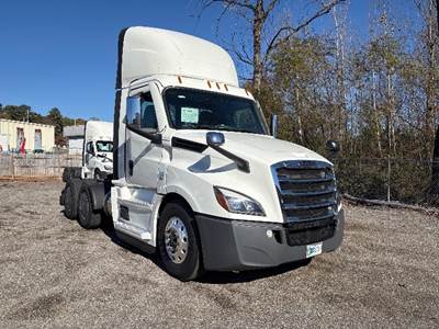 Freightliner Cascadia 126 Day Cab Truck - 410HP, 12 Speed Automatic