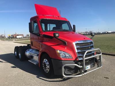 Freightliner Cascadia 126 Day Cab Truck - 435HP, 12 Speed Automatic