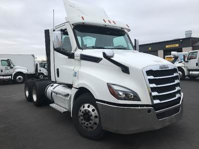 Freightliner Cascadia 126 Day Cab Truck - Cummins 450HP, 13 Speed Automatic