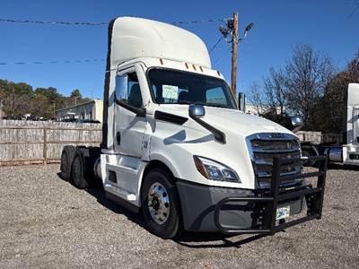 Freightliner Cascadia 126 Day Cab Truck - 410HP, 12 Speed Automatic