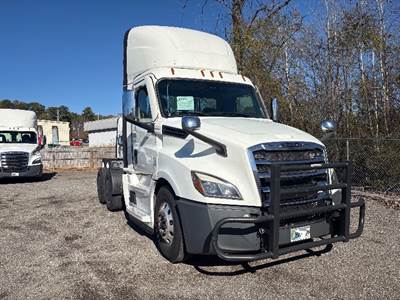 Freightliner Cascadia 126 Day Cab Truck - 410HP, 12 Speed Automatic