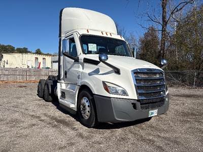 Freightliner Cascadia 126 Day Cab Truck - 410HP, 12 Speed Automatic
