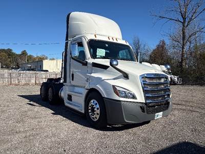 Freightliner Cascadia 126 Day Cab Truck - 410HP, 12 Speed Automatic
