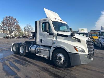 Freightliner Cascadia 126 Day Cab Truck - 435HP, 12 Speed Automatic