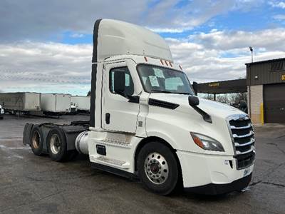 Freightliner Cascadia 126 Day Cab Truck - 435HP, 12 Speed Automatic