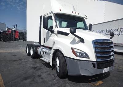 Freightliner Cascadia 126 Day Cab Truck - 435HP, 12 Speed Automatic
