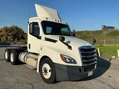 Freightliner Cascadia 126 Day Cab Truck - 435HP, 10 Speed Manual
