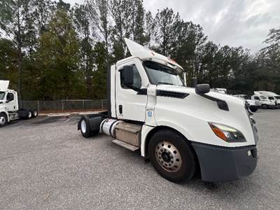 Freightliner Cascadia 126 Single Axle Day Cab Truck - 435HP, 12 Speed Automatic