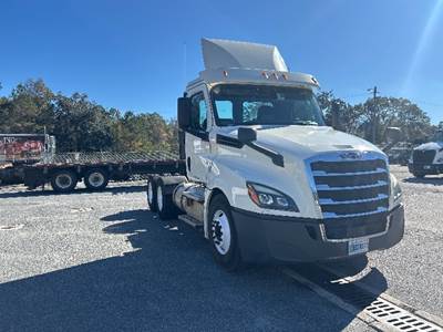 Freightliner Cascadia 126 Day Cab Truck - 435HP, 12 Speed Automatic