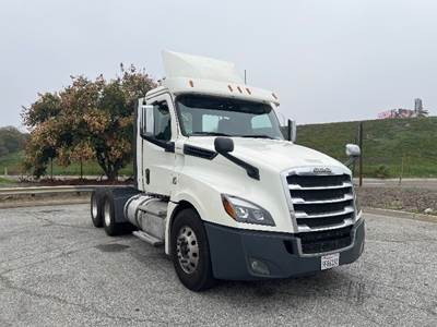 Freightliner Cascadia 126 Day Cab Truck - 435HP, 12 Speed Automatic