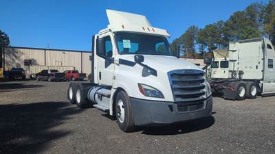 Freightliner Cascadia 126 Day Cab Truck - 435HP, 12 Speed Automatic