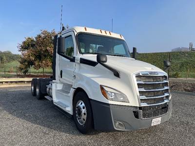 Freightliner Cascadia 126 Day Cab Truck - 455HP, 12 Speed Automatic
