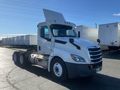 Freightliner Cascadia 126 Day Cab Truck - 435HP, 12 Speed Automatic