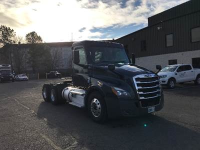 Freightliner Cascadia 126 Day Cab Truck - 455HP, 12 Speed Automatic