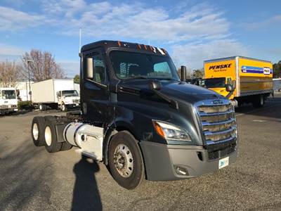 Freightliner Cascadia 126 Day Cab Truck - 455HP, 12 Speed Automatic