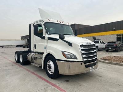 Freightliner Cascadia 126 Day Cab Truck - 450HP, 12 Speed Automatic