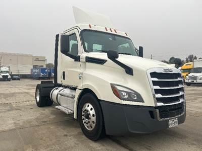 Freightliner Cascadia 126 Single Axle Day Cab Truck - 410HP, 10 Speed Manual