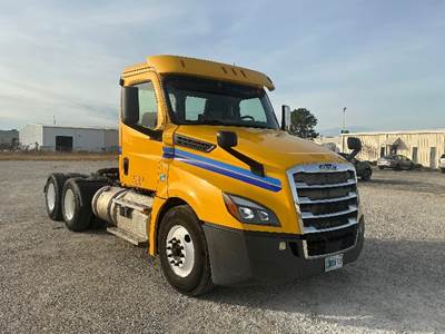 Freightliner Cascadia 126 Day Cab Truck - 435HP, 12 Speed Automatic
