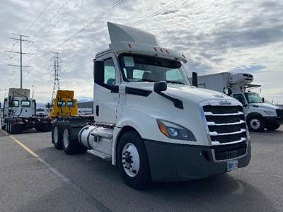 Freightliner Cascadia 126 Day Cab Truck - 435HP, 12 Speed Automatic