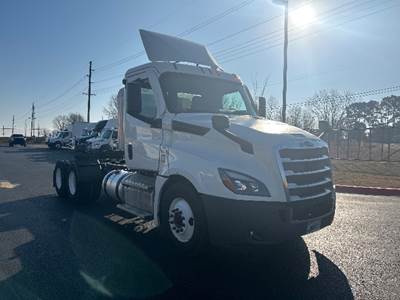 Freightliner Cascadia 126 Day Cab Truck - 470HP, 10 Speed Manual