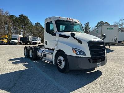 Freightliner Cascadia 126 Day Cab Truck - 435HP, 12 Speed Automatic