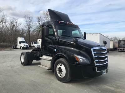 Freightliner Cascadia 126 Single Axle Day Cab Truck - 410HP, 12 Speed Automatic