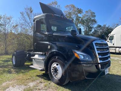 Freightliner Cascadia 126 Single Axle Day Cab Truck - 410HP, 12 Speed Automatic