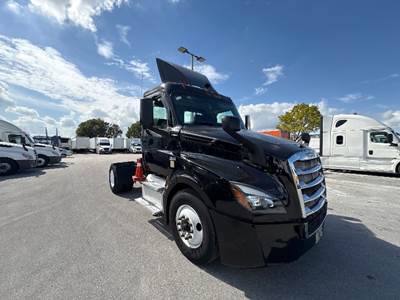 Freightliner Cascadia 126 Single Axle Day Cab Truck - 410HP, 12 Speed Automatic
