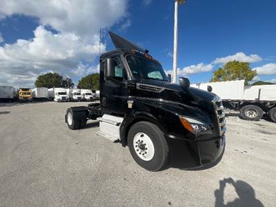 Freightliner Cascadia 126 Single Axle Day Cab Truck - 410HP, 12 Speed Automatic