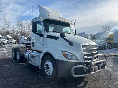 Freightliner Cascadia 126 Day Cab Truck - 435HP, 12 Speed Automatic