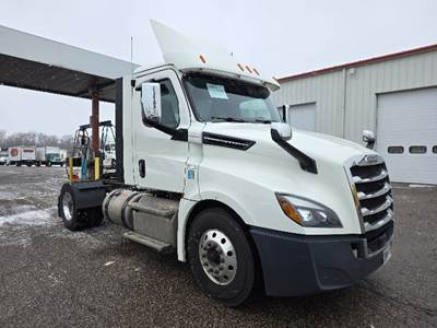 Freightliner Cascadia 126 Single Axle Day Cab Truck - 410HP, 12 Speed Automatic