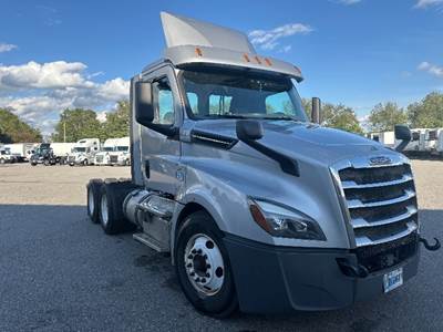Freightliner Cascadia 126 Day Cab Truck - 455HP, 12 Speed Automatic
