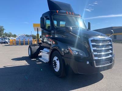 Freightliner Cascadia 126 Single Axle Day Cab Truck - 410HP, 12 Speed Automatic