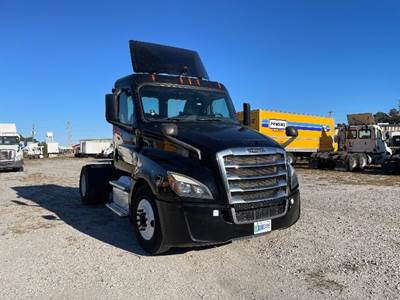 Freightliner Cascadia 126 Single Axle Day Cab Truck - 410HP, 12 Speed Automatic