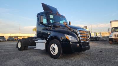 Freightliner Cascadia 126 Single Axle Day Cab Truck - 410HP, 12 Speed Automatic