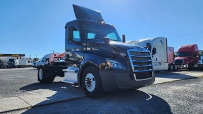 Freightliner Cascadia 126 Single Axle Day Cab Truck - 410HP, 12 Speed Automatic